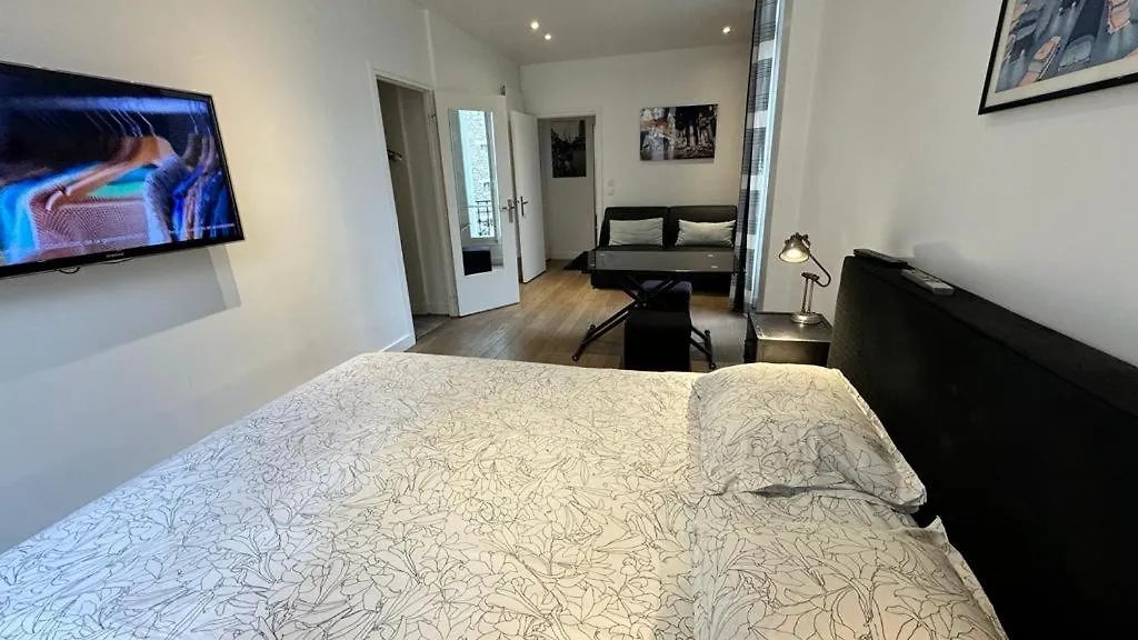 Gorgeous Paris Eiffel Tower Apartment